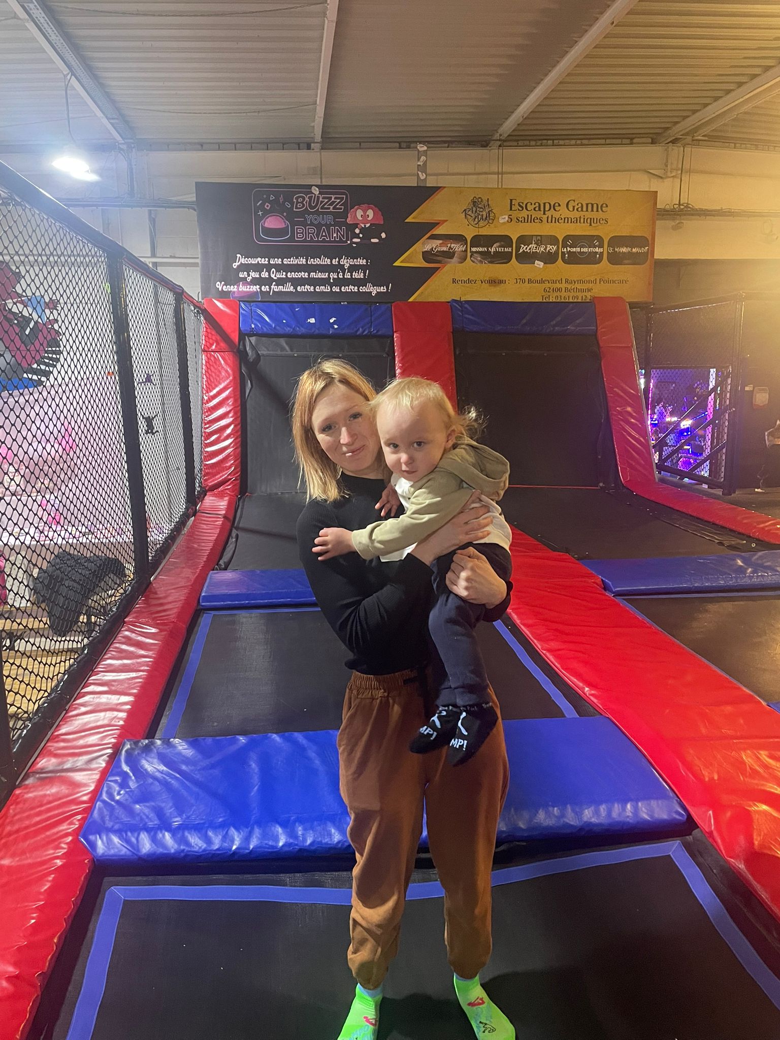 WhatsApp Image 2026-01-04 at 14.52.24 (2) Session baby Jumper, trampolines moins de 5 ans, parents enfants, papa avec son enfant dans un trampoline